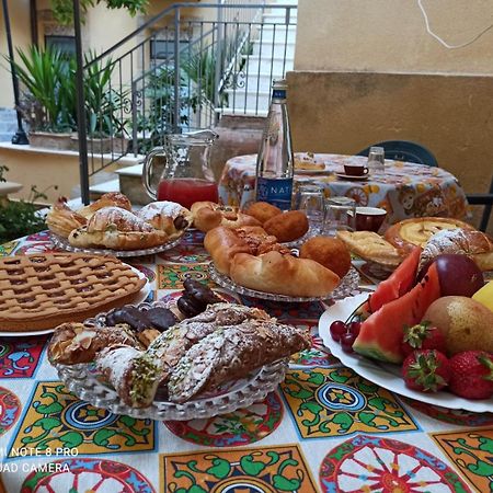B&B Il Melograno Antico Con Terrazza E Giardino Agrigento Kültér fotó
