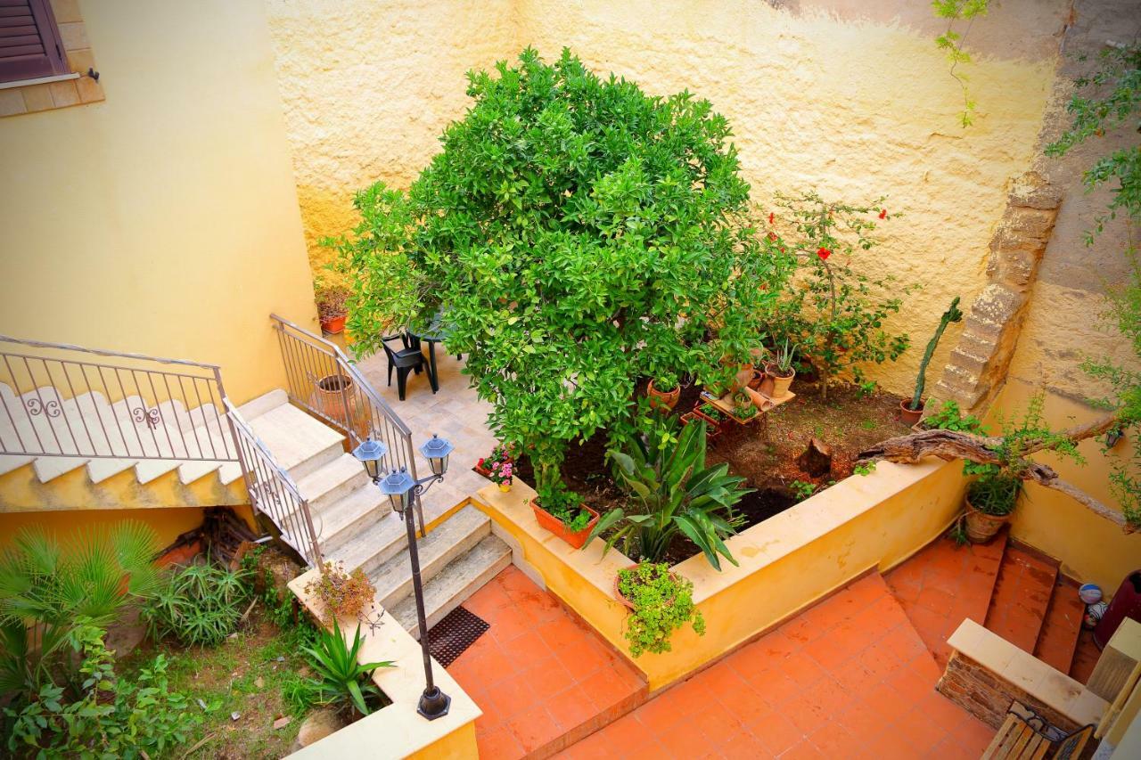 B&B Il Melograno Antico Con Terrazza E Giardino Agrigento Kültér fotó