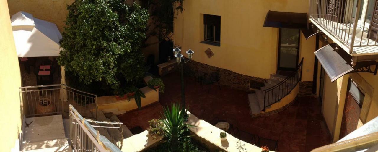 B&B Il Melograno Antico Con Terrazza E Giardino Agrigento Kültér fotó